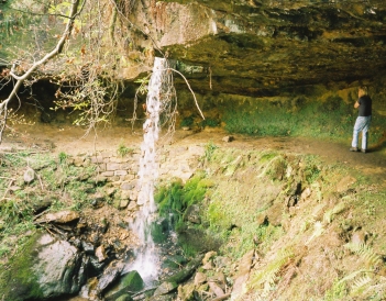 Yad Waterfall, Maspie Den